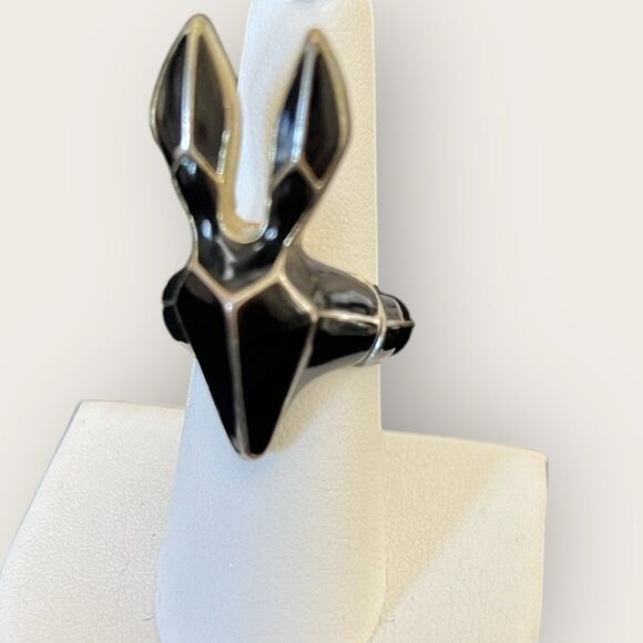 Black enamel bunny ring adjustable size - Picture 2 of 7
